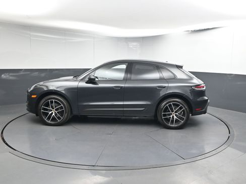 Used 2022 Porsche Macan image 2