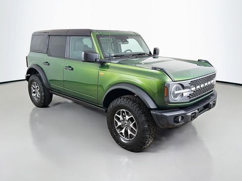 Used 2025 Ford Bronco Badlands image 2