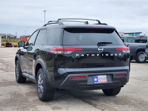 New 2025 Nissan Pathfinder SV image 4