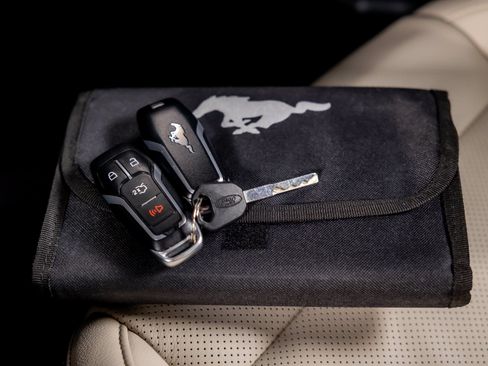 Used 2017 Ford Mustang GT Premium RWD image 37