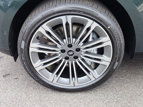 New 2025 Land Rover Range Rover SE image 9