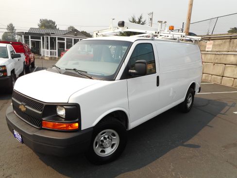 Used 2016 Chevrolet Express 2500 RWD image 4