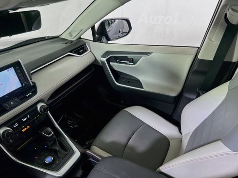 Used 2020 Toyota RAV4 Limited AWD/4WD image 23