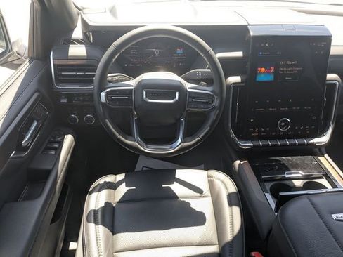 Used 2025 GMC Yukon Denali AWD/4WD image 30