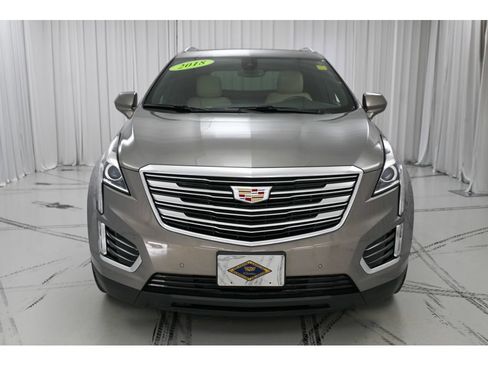 Used 2018 Cadillac XT5 Luxury w/ Driver Awareness Package FWD image 3
