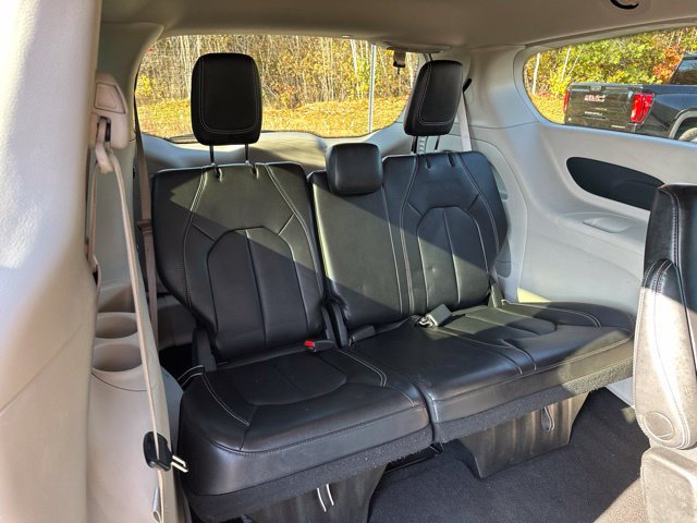 Used 2024 Chrysler Pacifica Touring-L FWD image 14