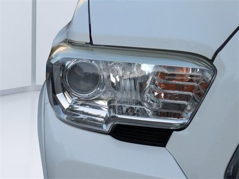 Used 2019 Toyota Tacoma SR5 image 9