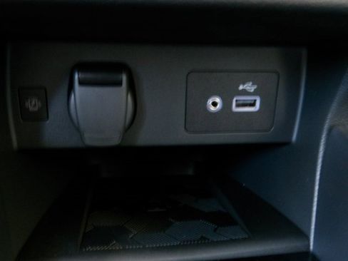 Used 2025 Nissan Versa SV w/ Trunk Package image 19