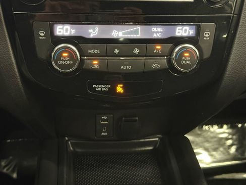 Used 2016 Nissan Rogue SV w/ SV Premium Package AWD/4WD image 35