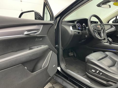 Used 2017 Cadillac XT5 Luxury w/ Driver Awareness Package AWD/4WD image 15