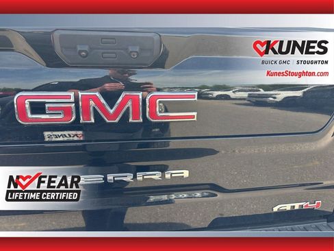 Used 2024 GMC Sierra 1500 AT4 w/ Technology Package AWD/4WD image 14