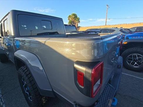 Used 2023 Jeep Gladiator Sport AWD/4WD image 8