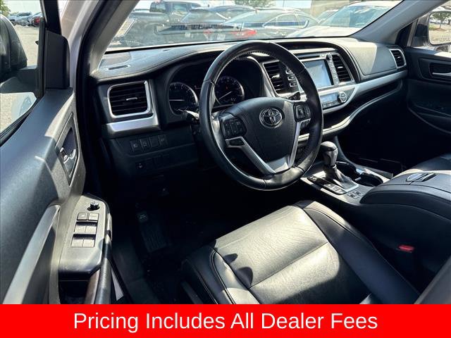 Used 2019 Toyota Highlander XLE FWD image 9