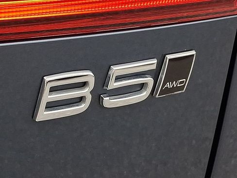 Certified 2023 Volvo XC60 B5 Ultimate w/ Climate Package AWD/4WD image 32