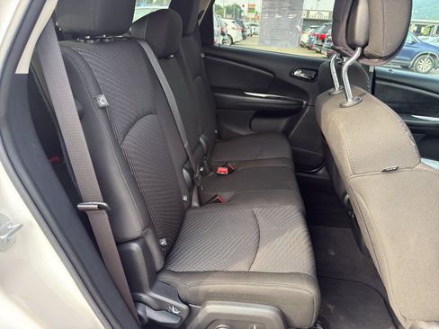 Used 2019 Dodge Journey SE w/ Connectivity Group FWD image 12