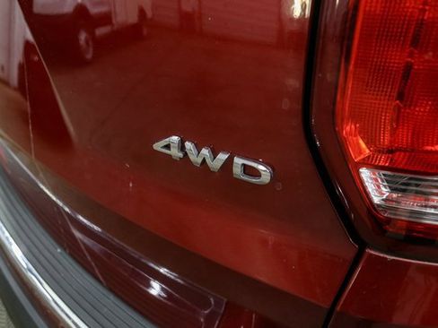 Used 2018 Ford Explorer XLT w/ Equipment Group 201A image 10