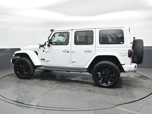 Used 2021 Jeep Wrangler Unlimited Sahara image 9