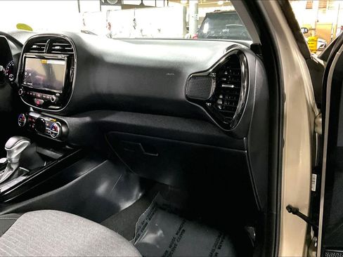 Used 2020 Kia Soul EX FWD image 19