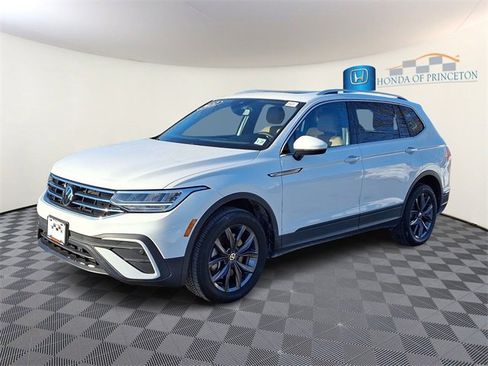 Used 2022 Volkswagen Tiguan SE image 3