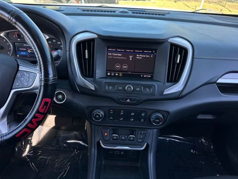 Used 2020 GMC Terrain SLE w/ Elevation Edition image 17