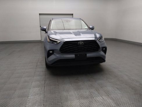 Used 2022 Toyota Highlander LE FWD image 14