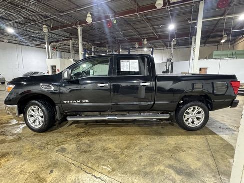 Used 2018 Nissan Titan SV w/ SV Convenience Package image 18