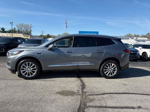 Used 2018 Buick Enclave Premium w/ Experience Buick Package image 2