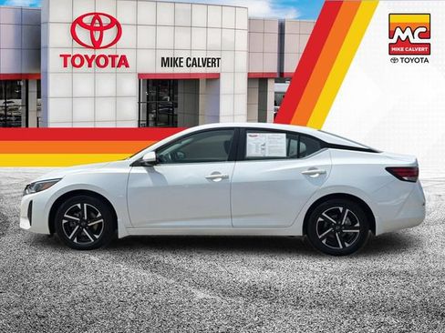 Used 2024 Nissan Sentra SV FWD image 2
