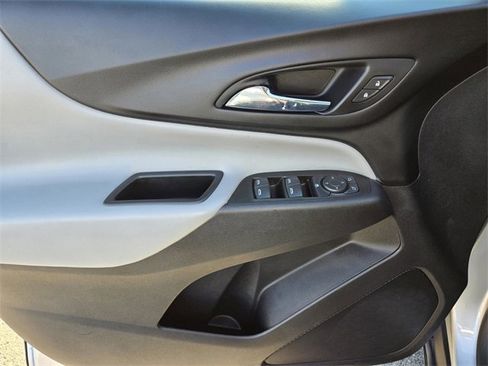 Used 2021 Chevrolet Equinox LS w/ LS Convenience Package image 19