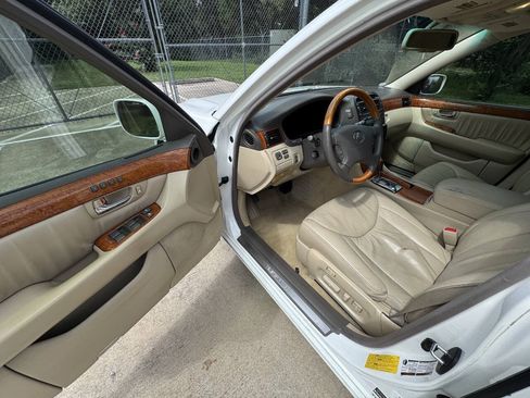 Used 2004 Lexus LS 430 RWD image 32
