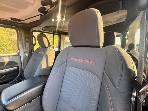 Used 2019 Jeep Wrangler Unlimited Rubicon w/ Cold Weather Group image 22