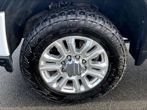 Used 2023 GMC Sierra 3500 Denali w/ Denali Ultimate Package AWD/4WD image 9