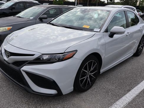 Used 2023 Toyota Camry SE FWD image 2