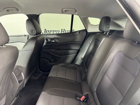 Used 2025 Chevrolet Trax LT w/ LT Convenience Package FWD image 30