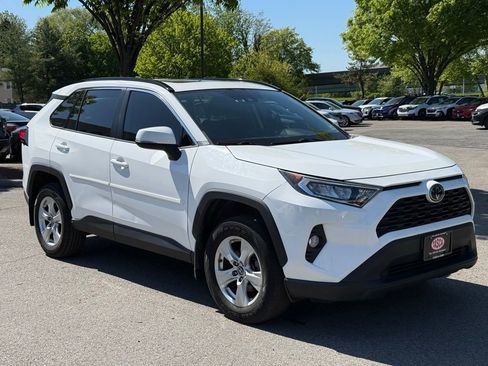 Used 2019 Toyota RAV4 XLE w/ Convenience Package AWD/4WD image 4