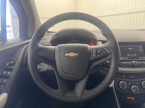 Used 2018 Chevrolet Trax LS FWD image 19