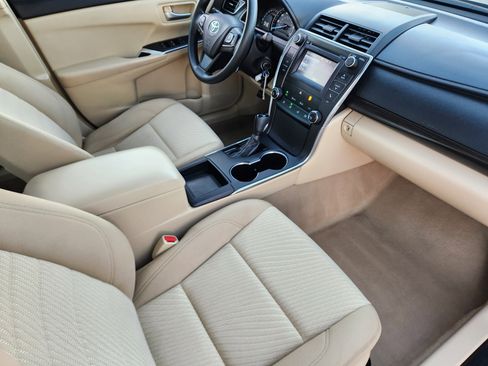 Used 2015 Toyota Camry LE image 19