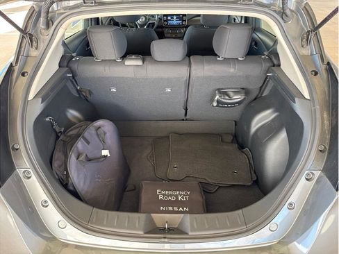 Used 2024 Nissan Leaf S image 12