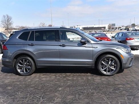 Certified 2023 Volkswagen Tiguan SE w/ Panoramic Sunroof Package image 5