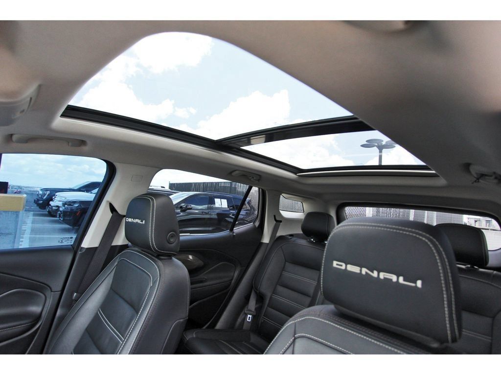 Used 2022 GMC Terrain Denali w/ Denali Premium Package AWD/4WD image 28