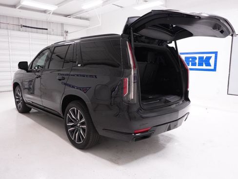 Used 2023 Cadillac Escalade Sport Platinum image 3