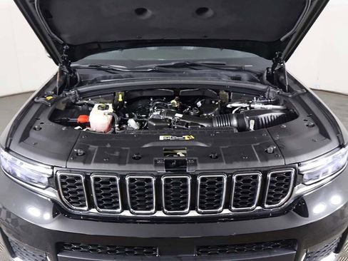 Used 2023 Jeep Grand Cherokee L Limited image 23