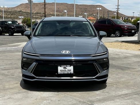 Used 2025 Hyundai Sonata SEL FWD image 2