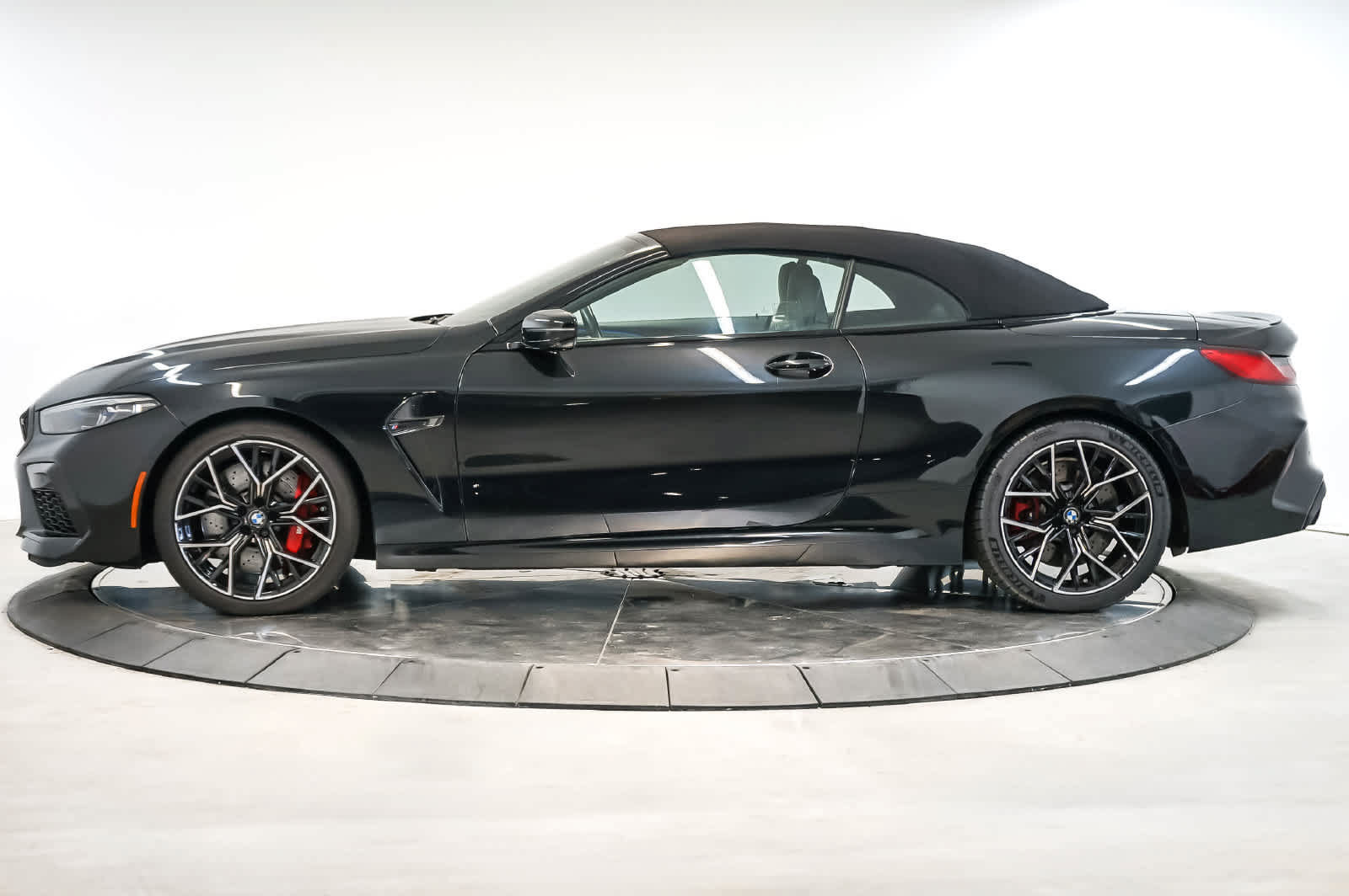 Used 2022 BMW M8 Competition AWD/4WD image 2