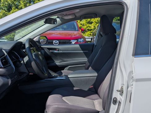 Used 2020 Toyota Camry LE FWD image 13
