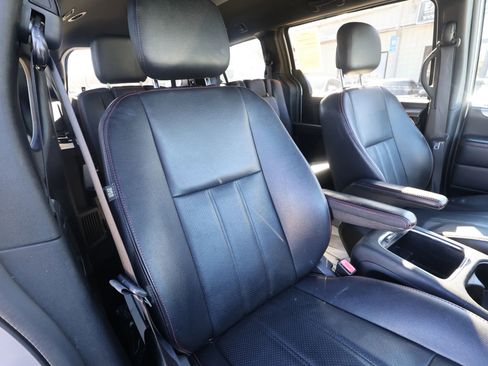 Used 2019 Dodge Grand Caravan GT FWD image 31