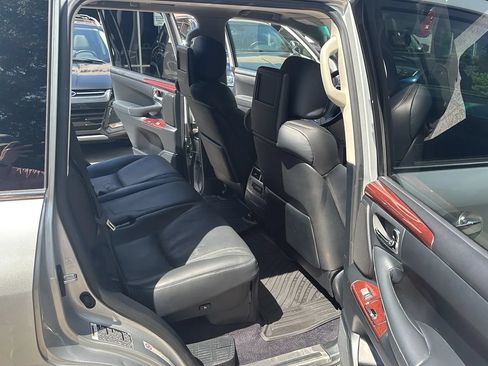 Used 2014 Lexus LX 570 4WD image 24