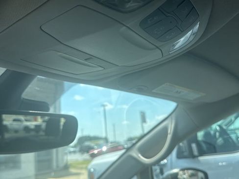 Used 2023 Chrysler Voyager LX FWD image 12