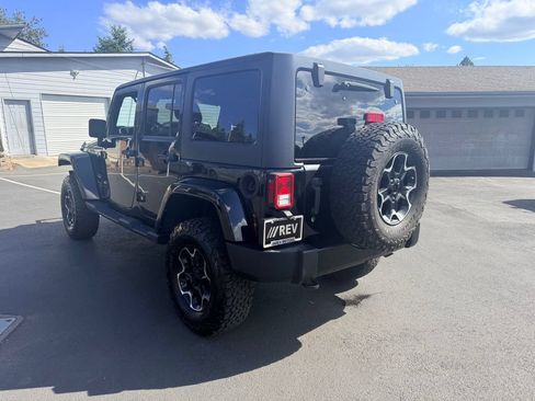 Used 2018 Jeep Wrangler Unlimited Sahara AWD/4WD image 5