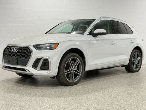 Used 2022 Audi Q5 e Premium w/ Convenience Package AWD/4WD image 2